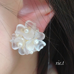 【rie.t】ホワイトフラワー アナベル イヤリングもピアスも可能