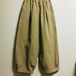 暖か色のボンタン風パンツ