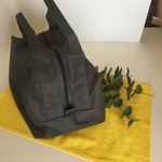 グレーの帆布で作ったボストンバッグ