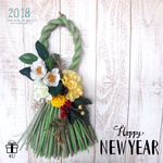 【お正月】2018お正月お飾り✳︎白椿を使用した高さ４０cm の和洋モダンしめ縄（グリーンペーパーラフィア）しめ縄　しめ縄飾り　おしゃれ