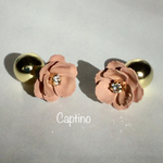 レトロで美しい花のピアス〈モカ〉