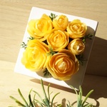ホワイトフレームに貝がらの薔薇