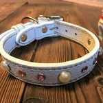 セール！犬・革手縫い首輪24.5～32キラキラピンクストーン＆パール調とハート　少々難あり