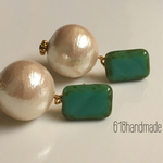グリーンガラスとパールのスタッドピアス(チタンピアス変更可)