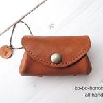 ハンドメイド　レザーミニコインケース　イニシャルチャーム付