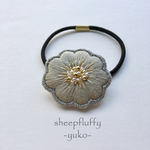 刺繍の花 (利休白茶色)ヘアゴム