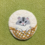 羊毛フェルトブローチ ハムスター  ハムモック