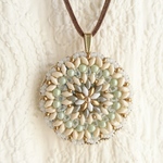 鏡返しのペンダント