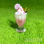 ミニチュアカフェのいちごミルクパフェ