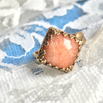 オレンジ ムーンストーンのスクエアring（８～２２号・アンティークゴールド）