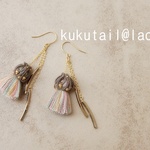 段染め刺繍糸のショートタッセルピアス〈送料無料〉〈タティングレース〉