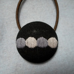 モノトーンドット　刺繍のヘアゴム（ブラック）　
