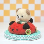 赤いわんこカーに乗って