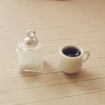 ミニチュア  1/12シンプル小さなコーヒーマグカップとミニミニシュガーポットのセット