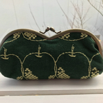 ミナペルホネン    リンゴ刺繍のメガネケース