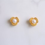 マットゴールドフラワーピアス/イヤリング