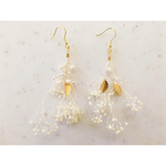 かすみ草と小枝のピアス/イヤリング