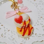 【ストロベリー】小さなホットケーキ／ストラップ&イヤホンジャック付