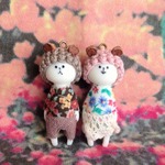 RuhakoストラップM ピンクくま帽子の小花柄シャツちゃん