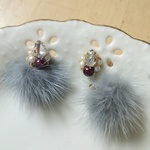 雫ビジューとパールピアス・ファーキャッチ付き  