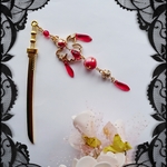 再々販🌸桜の園と紅き玉響🌸リアル日本刀🌸和風簪　唐草ビーズゴールドライン赤玉かんざし