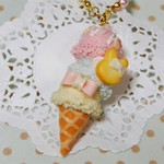 【Ａ】うさぎのトリプルアイス／バッグチャーム
