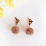 新色♪三角ヒョウ柄とファーボールのイヤリング/ピアス