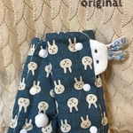 うさちゃんエルゴよだれパット　うさぎ青とシャーリングタオル地クリーム色