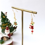 ポインセチアとプレゼントブーツのクリスマスピアス