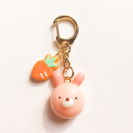 うさぎとにんじんクッキーのキーホルダー