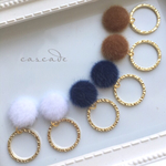 ファーのサークルピアス