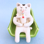 くつろぎネコとニワトリ