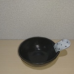 黒ドットの持ち手つき 深皿