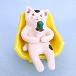 くつろぎネコとサボテン