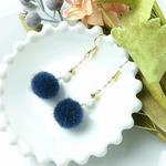 ファーピアス/ホワイトオニキス/ファーボールピアス/イヤリング
