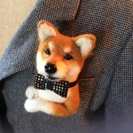 キラキラ💖牒タイ柴犬ブローチ