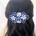 紺と白のお花のバレッタ 　