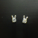 雪うさぎの天然石ピアス(ジルコン・金属アレルギー対応)