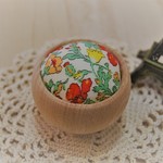 【1点限り】リバティ　コロンとした木の器のピンクッション　針山　[メドウ]