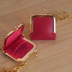 ポケット付 革 のミニ がま口　ラズベリー