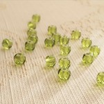 森の小径　チェコビーズ　3X5mm　20個
