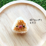ブローチ 焼きおにぎりむす子