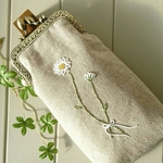 コットンリネン 花の刺繍 がま口メガネポーチ デイジーとリボン    コットンパール    