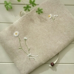  コットンリネン 花の刺繍 ブックカバー デイジー とリボン  