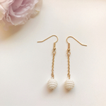 つぶつぶホワイトパールが揺れるピアス/イヤリング