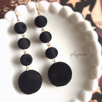 ベロアビーズのロングイヤリング・ピアス・樹脂ピアス・樹脂ノンホール（ブラック）