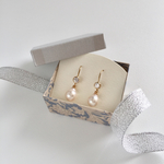 パールのフックピアス