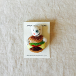 ʕ•ᴥ•ʔ食いしん坊しろくまブローチ〈ハンバーガー〉