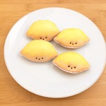 レモンケーキくん顔だけふわふわブローチ（レモンケーキくん絵葉書つき）