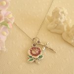 薔薇のメダイとクロスのネックレス（Red）